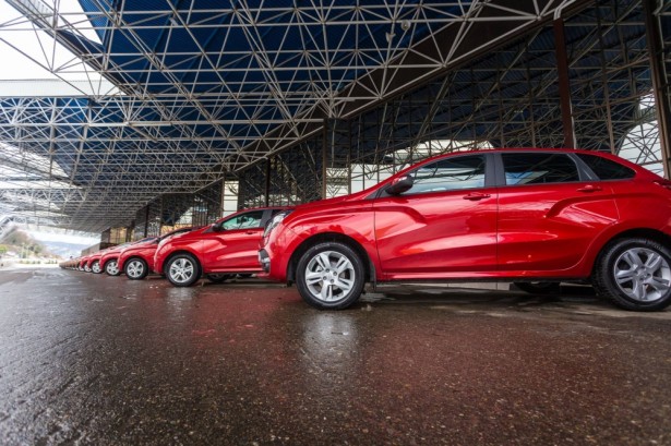 АвтоВАЗ названы официальные цены на Lada XRay